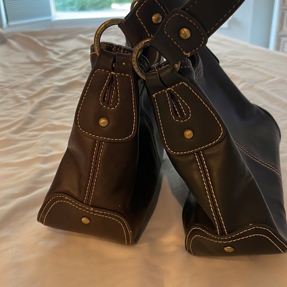 Lot of 2 Tommy Hilfiger shoulder Purses Brown & Black - Picture 7 of 7